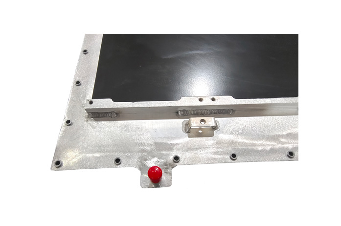 Liquid cooling plates for large energy storage